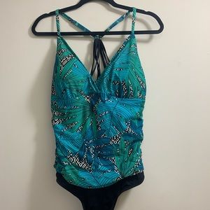 Jantzen One Piece Swimsuit 16 Tummy Control Geometric Leaves.
